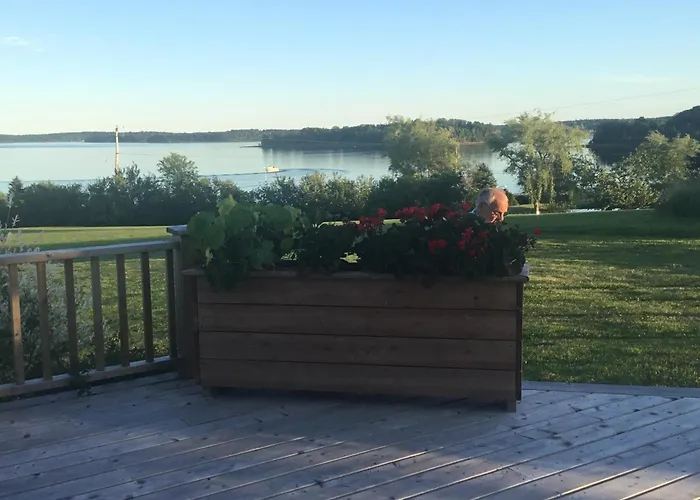 Bayview Pines Country Inn B&B