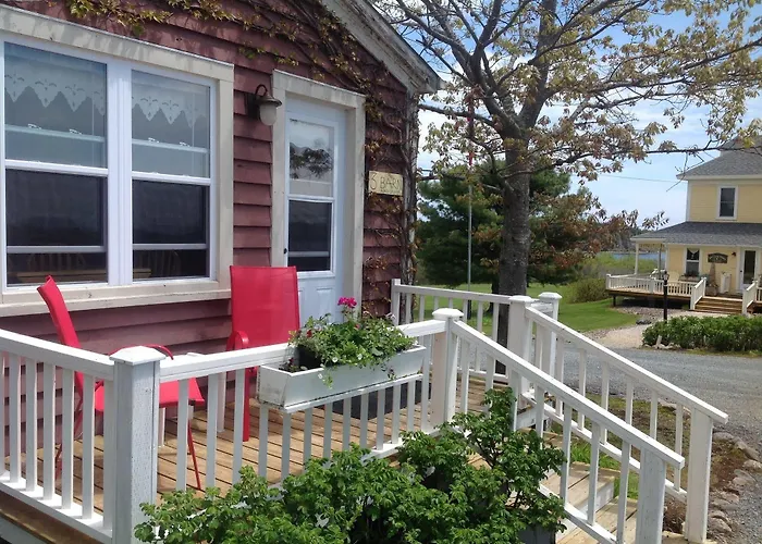 Bayview Pines Country Inn B&B