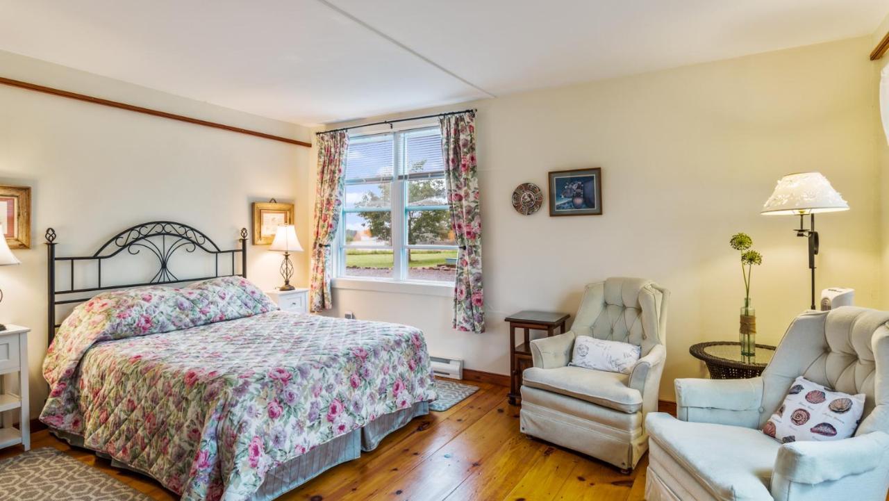Bayview Pines Country 3*