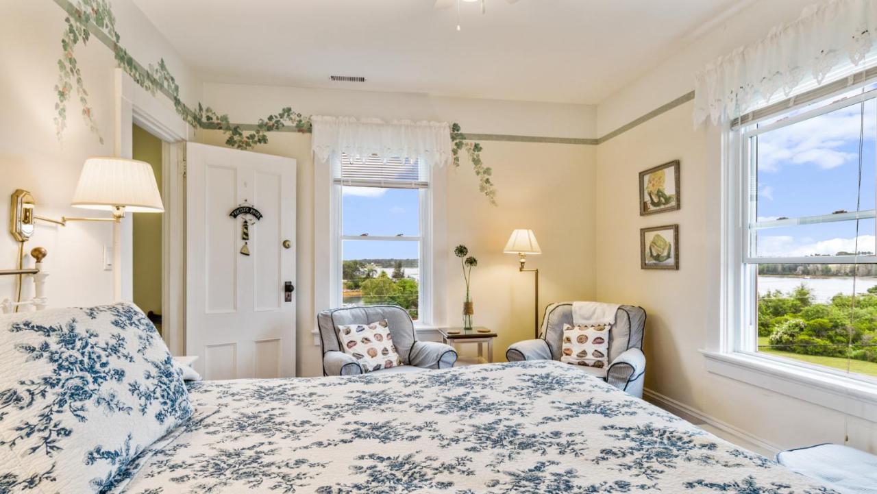 Bayview Pines Country Bed & Breakfast