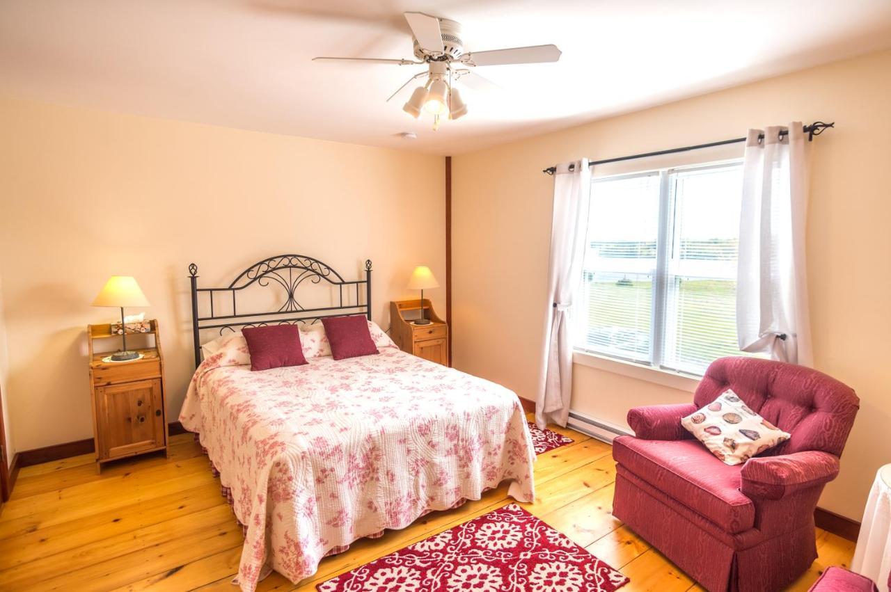 Bayview Pines Country 3*