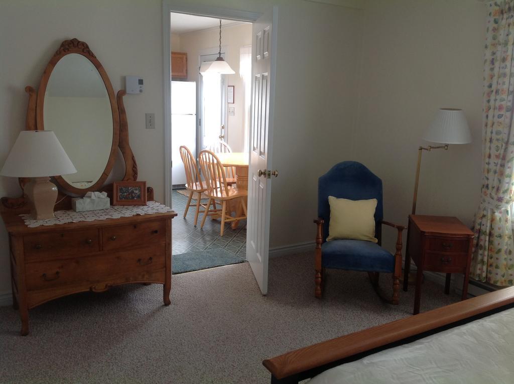 Bayview Pines Country 3*
