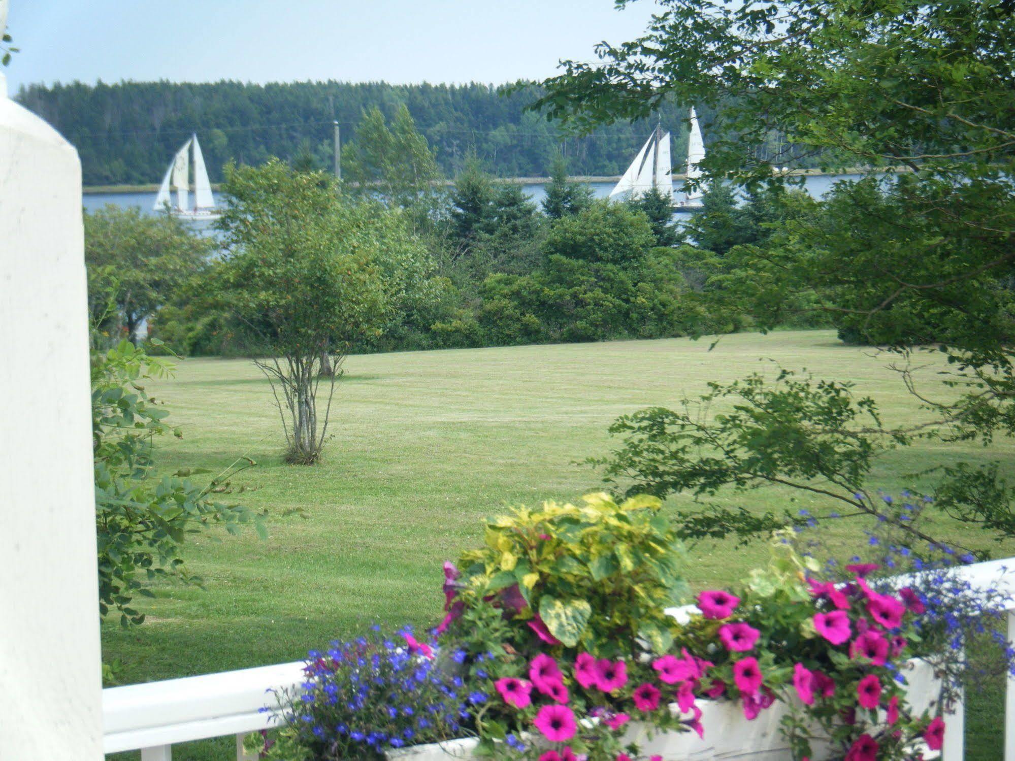Bayview Pines Country Bed & Breakfast